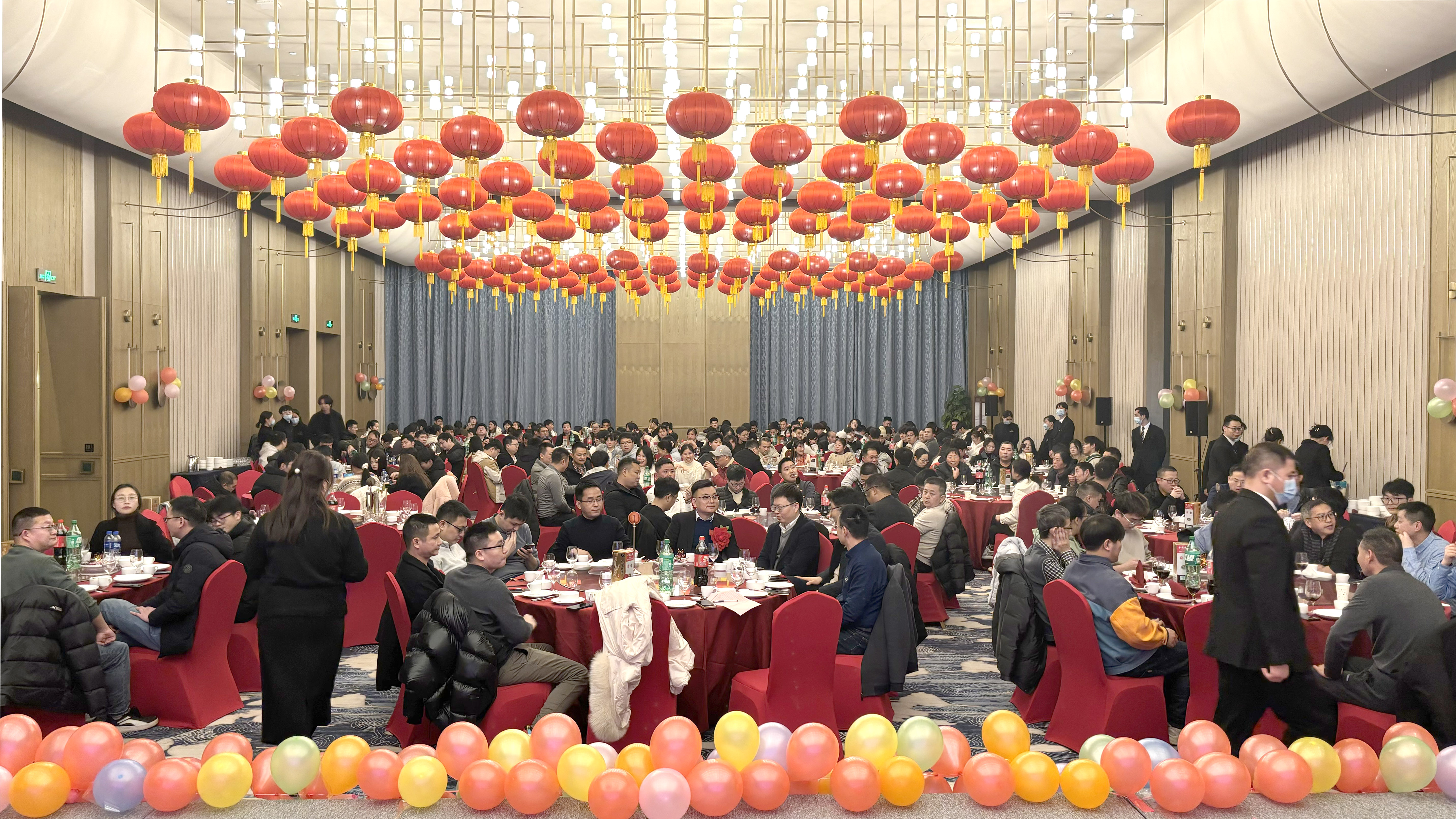 乘风破浪创佳绩 继往开来铸辉煌  贝博艾弗森微2023年度表彰大会暨2024年迎春晚会胜利召开